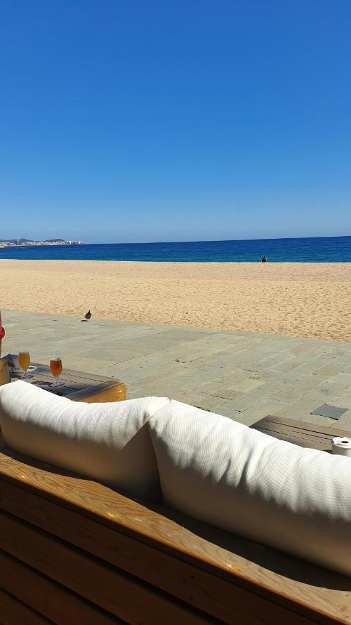 Les Vagues Au Balcon Apartment Емпуриабрава Екстериор снимка